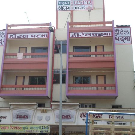 Hotel Padma Nashik Exteriör bild