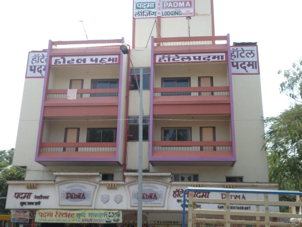 Hotel Padma Nashik Exteriör bild