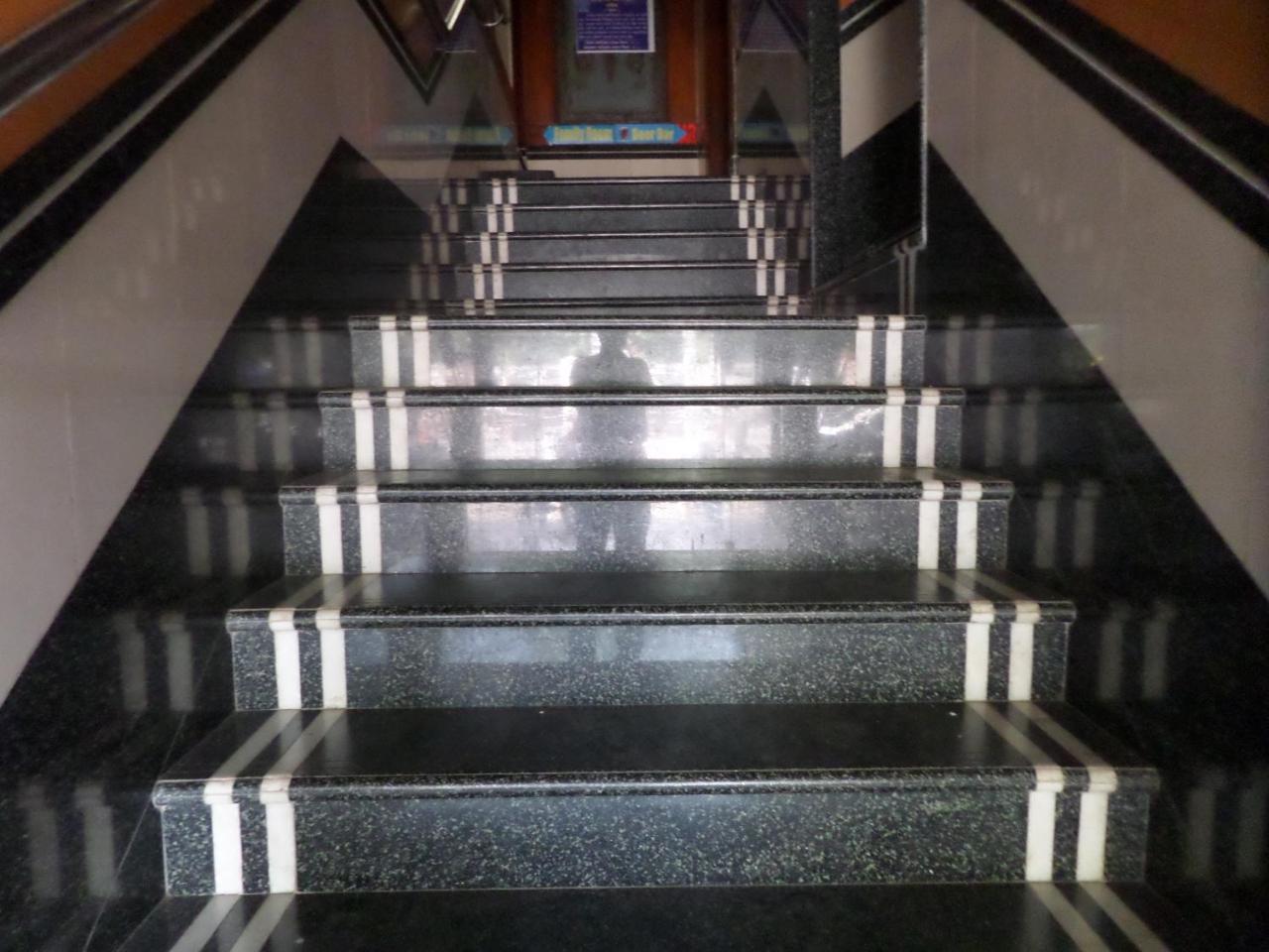 Hotel Padma Nashik Exteriör bild