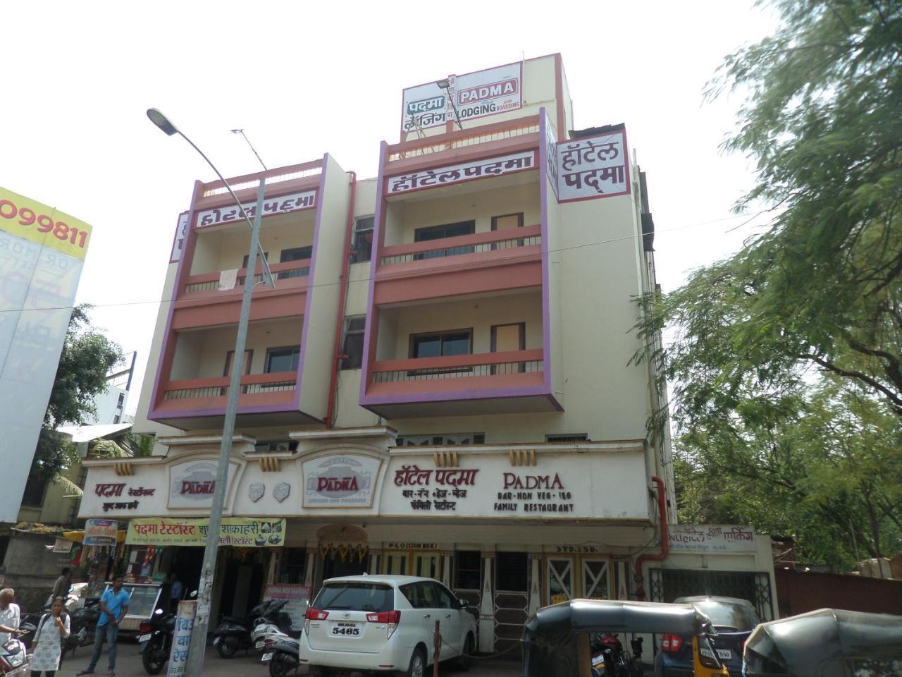 Hotel Padma Nashik Exteriör bild