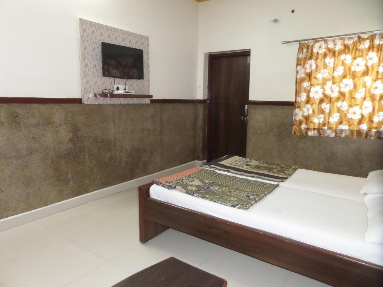 Hotel Padma Nashik Exteriör bild