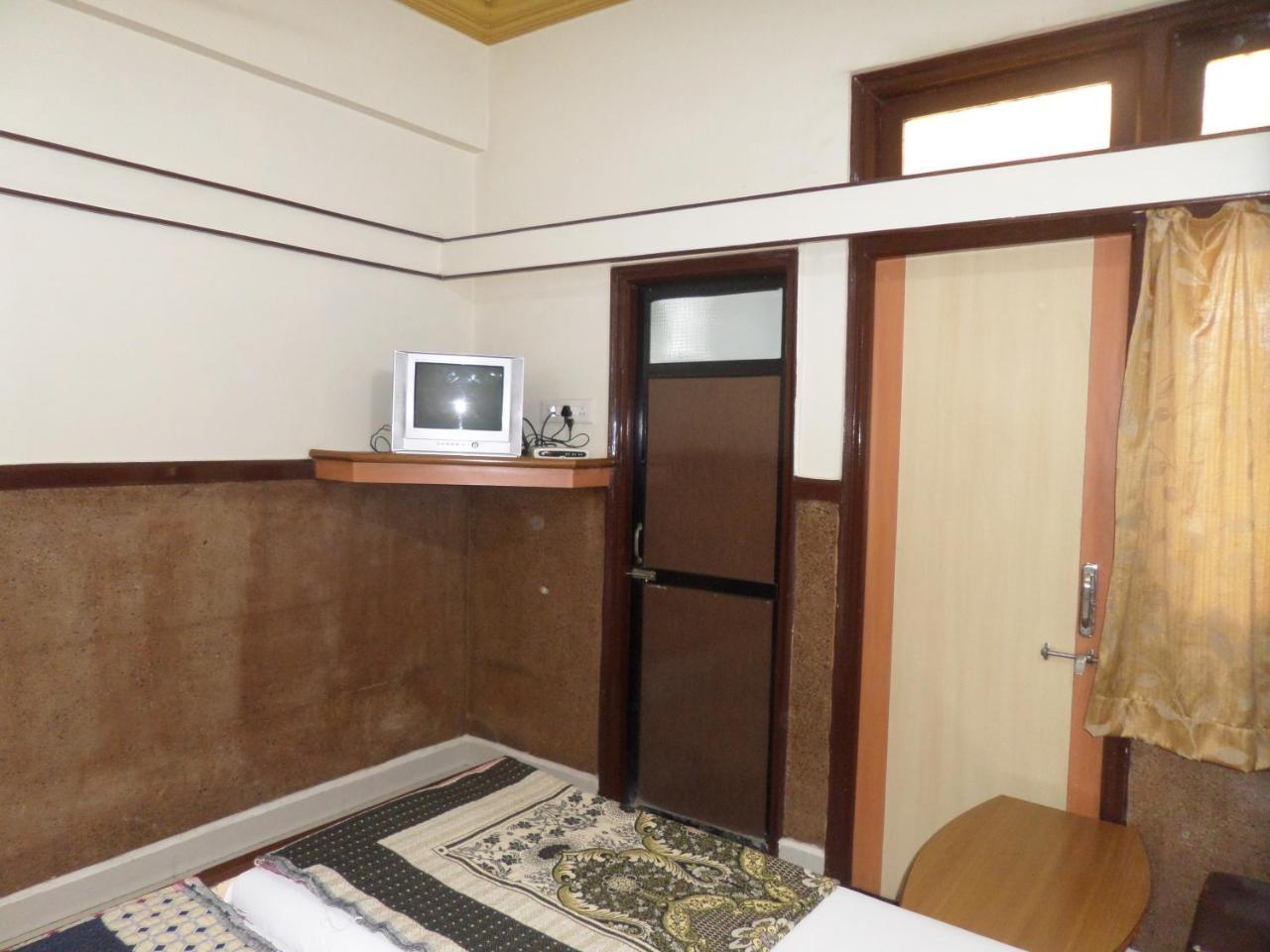 Hotel Padma Nashik Exteriör bild