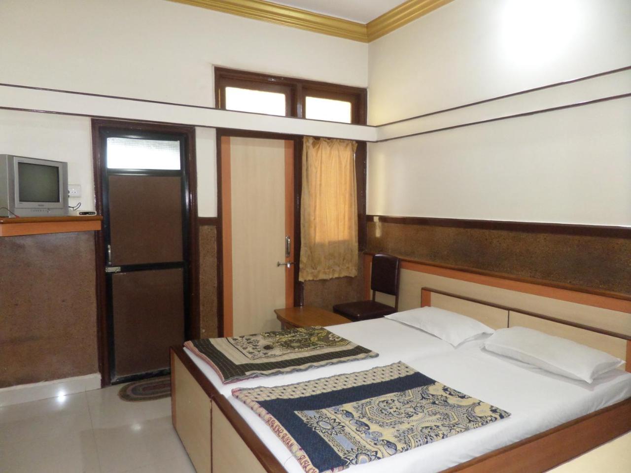 Hotel Padma Nashik Exteriör bild
